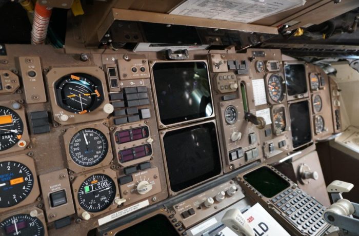 Honeywell 757 | Cockpit Instruments